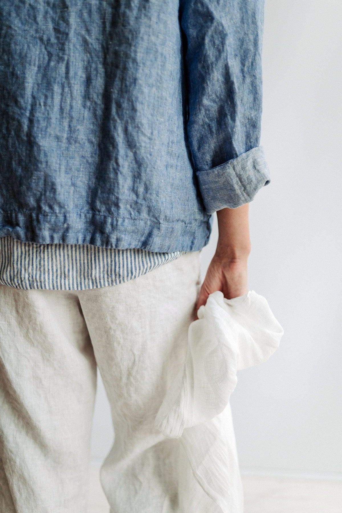 A French Way To Wear White Linen Pants | Linen pants women, Striped linen  pants, Blue linen pants outfit
